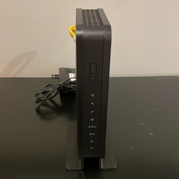 NetGear N600 WiFi Cable Modem Router Model C3700, Black - Picture 9 of 9
